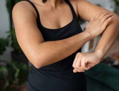 Dolor lateral en el codo (epicondilalgia lateral): causas, síntomas y tratamiento